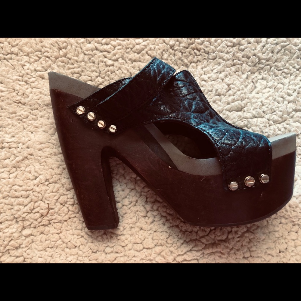 Flogg daffodil platform sandal size 8.5